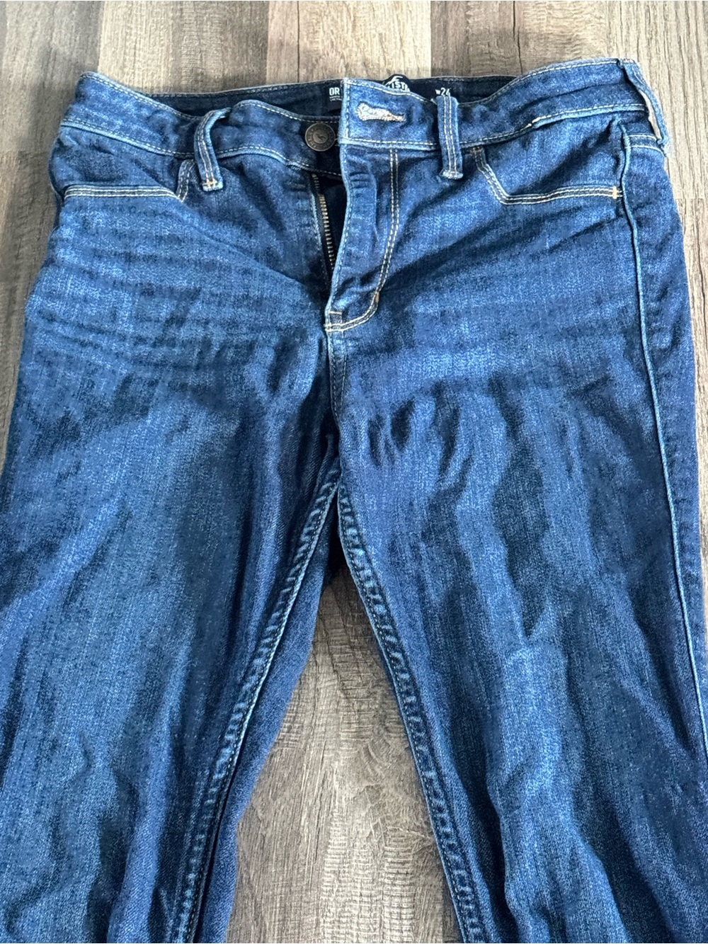 Hollister High-Rise Skinny Jeans in Dark Blue Wash - Picture 2 of 4